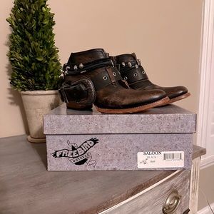 Freebird by Steven Saloon size 11. Excellent condition!
